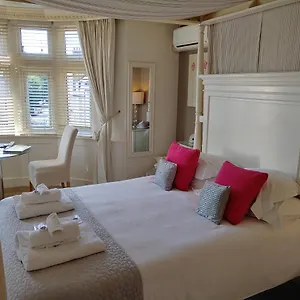 4* Bed and breakfast The House Boutique - In-room Breakfast - Free Parking